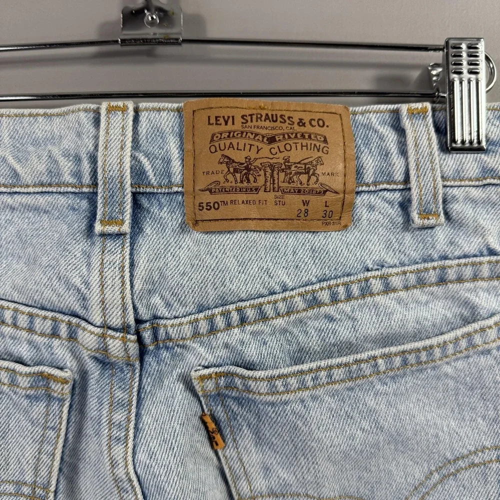 Vintage Levis 550 Student Jeans Mens 28x30 Light Wash Blue Relaxed Fit Tapered